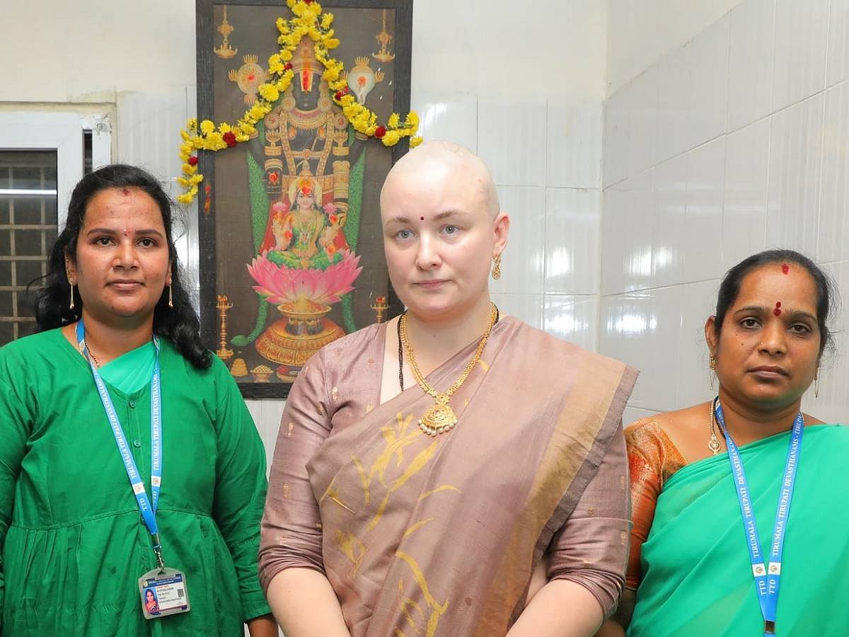 தீ விபத்தில் தப்பிய மகன்; திருப்பதியில் முடிக்காணிக்கை செலுத்திய பவன் கல்யாண் மனைவி!