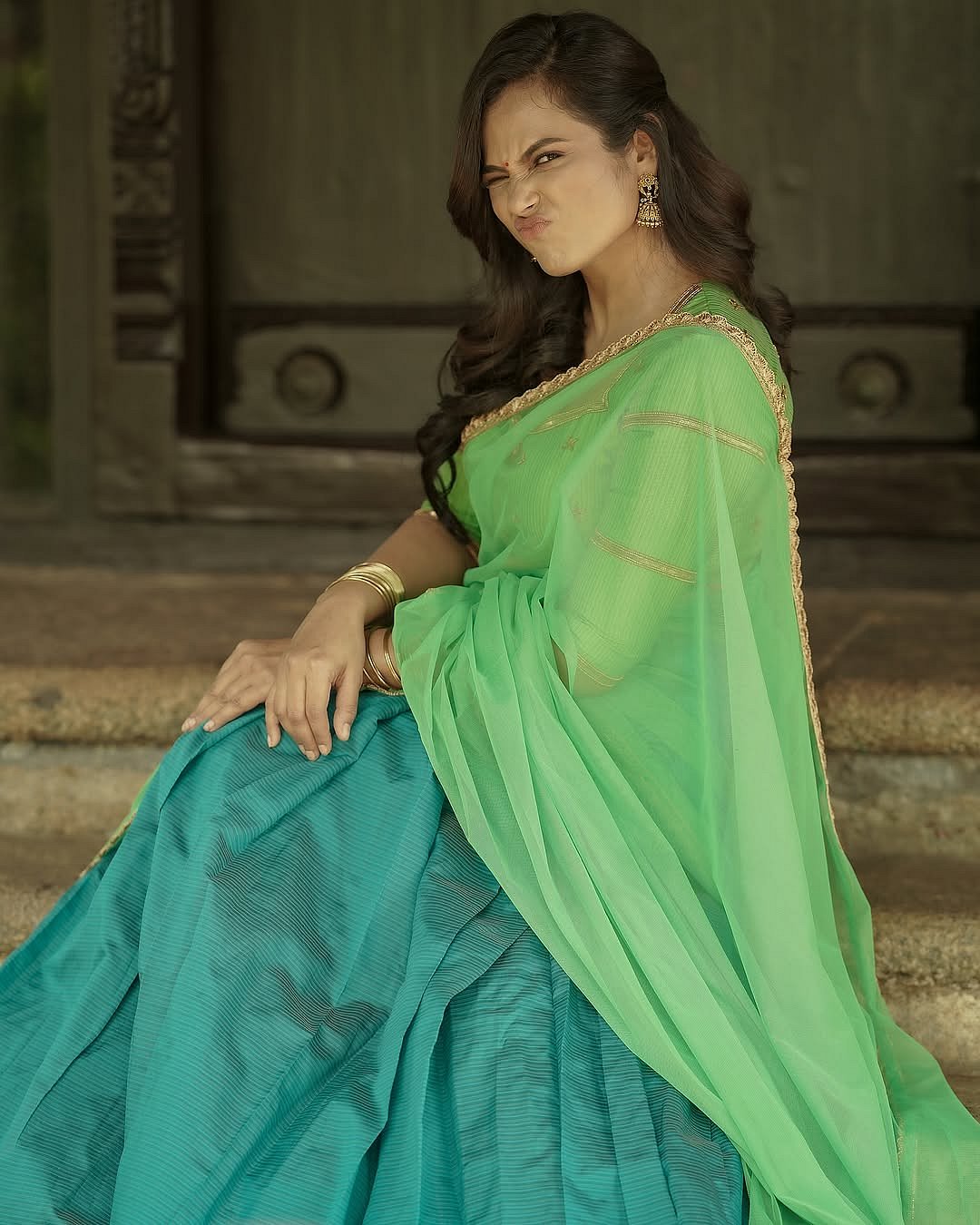 Ramya Pandian: `தாவணி போட்ட தீபாவளி.. - பச்சை தாவணில் ரம்யா பாண்டியன் |Photo Album