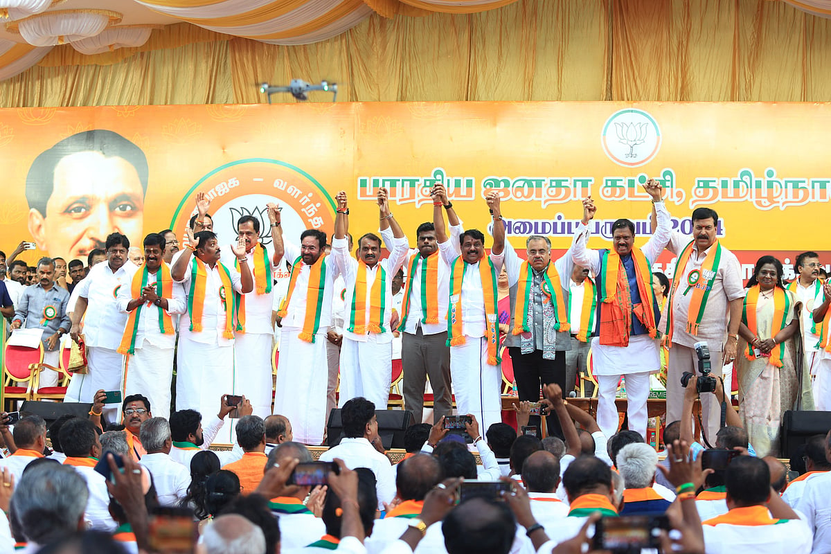 வாய்ப்பு பறிபோன கடுப்பு; புகைச்சலில் கமலாலயம் டு நடிகையின் நிலம்; வார்னிங் கொடுத்த மேலிடம் | கழுகார்