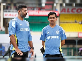 BCCI : இந்திய அணியின் பயிற்சியாளர்கள் குழு கூண்டோடு நீக்கம்? - பின்னணி என்ன?