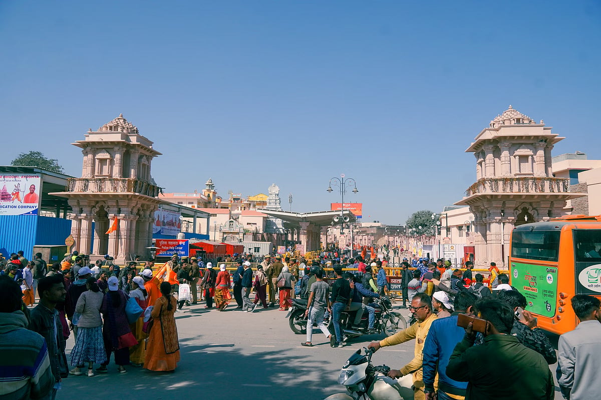 சுற்றுலாவில் நான் சந்தித்த மனித தெய்வங்கள்! | Travel Contest