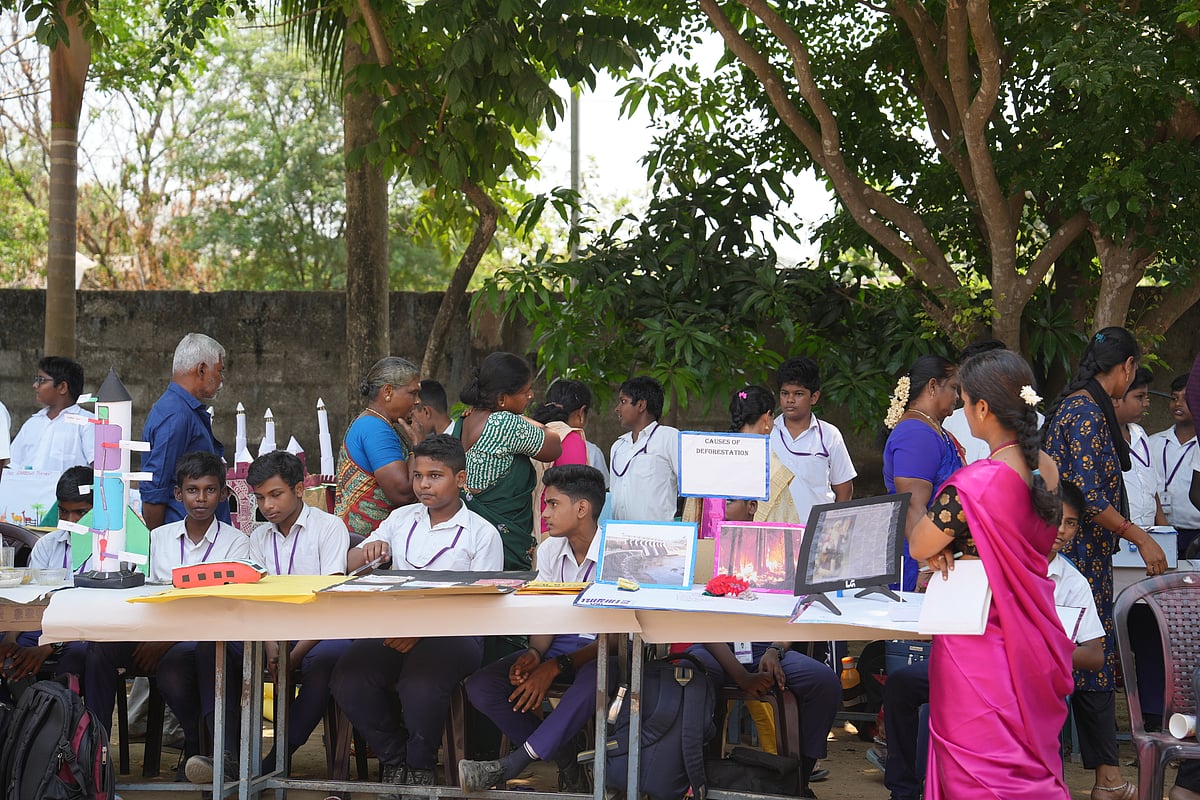 `தெர்மாகோல், பிளாஸ்டிக் இல்லை.. மாற்றி யோசித்த பள்ளி; அறிவியல் கண்காட்சியில் அசத்திய மாணவர்கள்