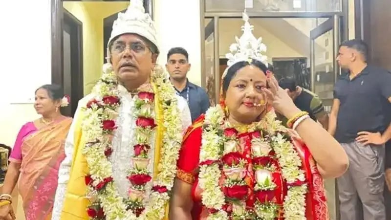 `இது என் தாயார் விருப்பம்’ - 60 வயதில் கட்சி பெண் நிர்வாகியை மணந்த பாஜக மூத்த தலைவர்