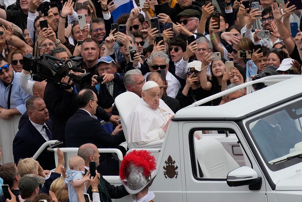 Pope Francis: தென் அமெரிக்காவிலிருந்து முதல் போப் டு `Hope’ புத்தகம் | போப் பிரான்சிஸ்