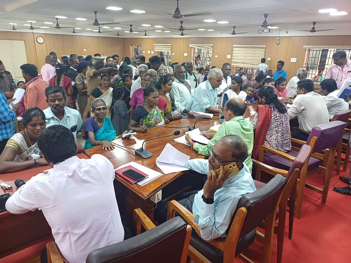 மனு கொடுக்க வந்த மக்களை ஒருமையில் பேசி, அவமரியாதையாக நடத்திய காவலர் - ஆட்சியர், இதையும் கவனிக்கலாம்!