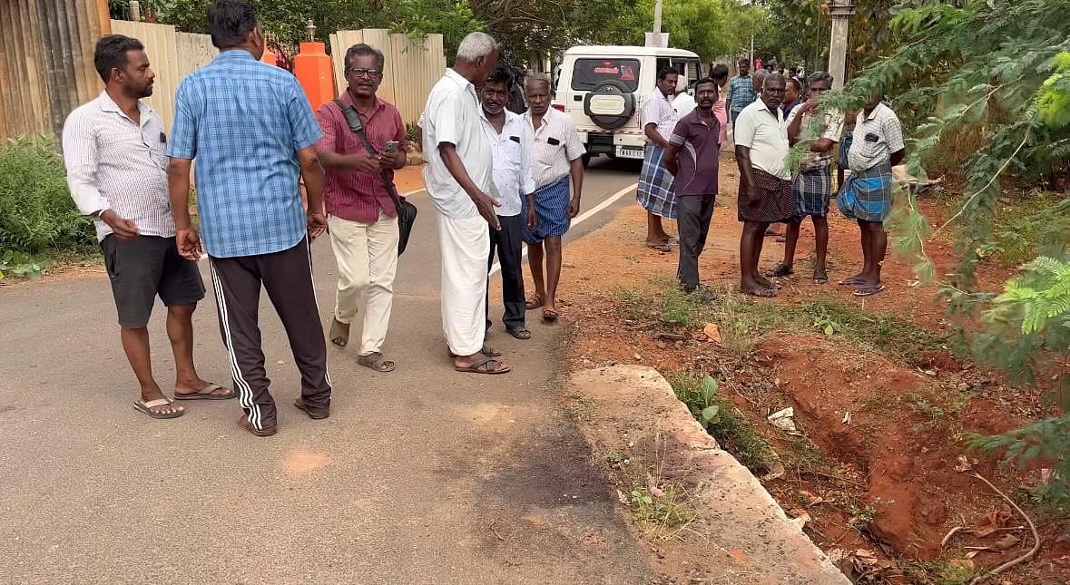 தூத்துக்குடி: மனைவி மீது சந்தேகம்; வெட்டிக் கொலை செய்த கணவன் தலைமறைவு.. நடந்தது என்ன?