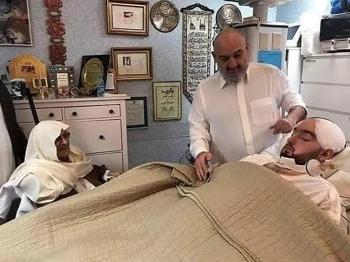 Sleeping Prince: 20 ஆண்டுகளாகத் தூங்குகிறாரா சவுதி இளவரசர்? வைரல் புகைப்படத்தின் பின்னணி என்ன?