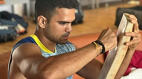 Arjun Tendulkar: ``இதைச் செய்தால் அடுத்த கெயில் அர்ஜுன் டெண்டுல்கர்தான்'' - யுவராஜ் தந்தை சவால்