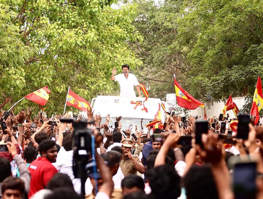 விஜய்-பயணித்த-வாகன-கதவு-சேதம்;-தொண்டர்கள்-கொந்தளிப்பு---தவெக-பூத்-கமிட்டி-கூட்ட-அப்டேட்ஸ்