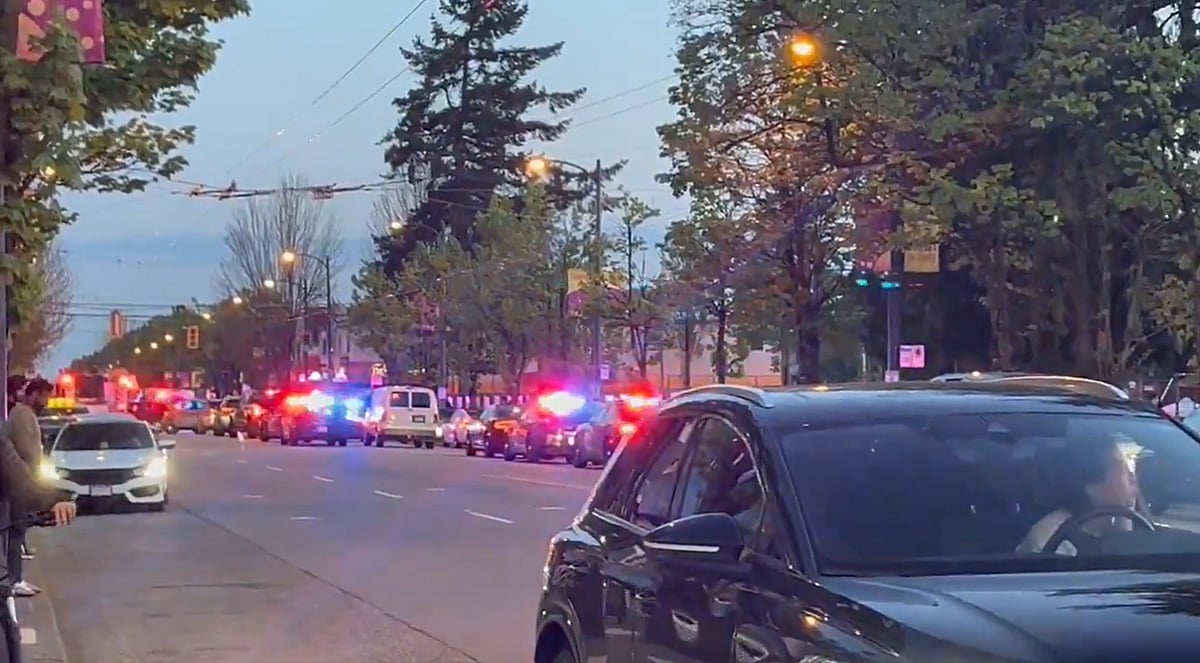 Canada: திருவிழா கூட்டத்திற்குள் பாய்ந்த SUV கார்; பலர் பலி, ஏராளமானோர் படுகாயம் - நடந்தது என்ன?