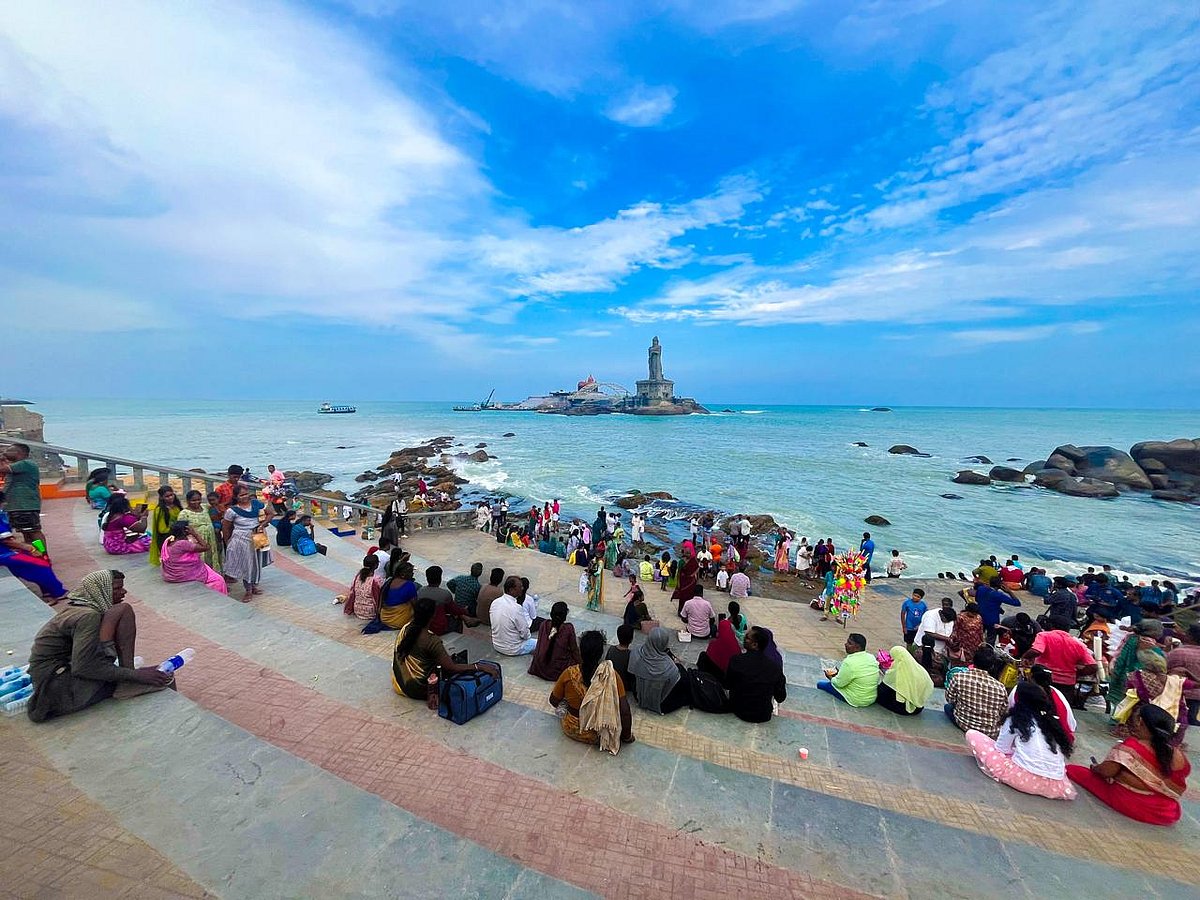 கன்னியாகுமரியில் விடுமுறை தினத்தில் குவிந்த சுற்றுலா பயணிகள் | Photo Album