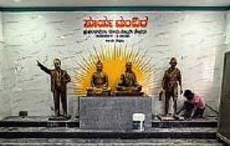 ``உயிரோடு இருக்கும் போதே எனக்கும், மனைவிக்கும் கட்டிய கல்லறை.. -ஓய்வு பெற்ற அரசு பொறியாளர் உருக்கம்