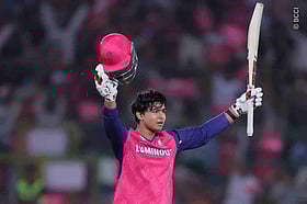 Vaibhav Suryavanshi : 'அந்தொருவன் வந்துருக்கான்டே!' - IPL -ஐ அதிரவைத்த 14 வயது சிறுவன்