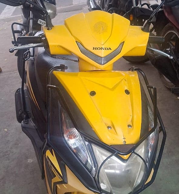 கரூர்: வழக்கறிஞரைத் தாக்கி பணம், நகைகள் கொள்ளை; சக வழக்கறிஞர் உள்பட 3 பேர் கைது; என்ன நடந்தது?