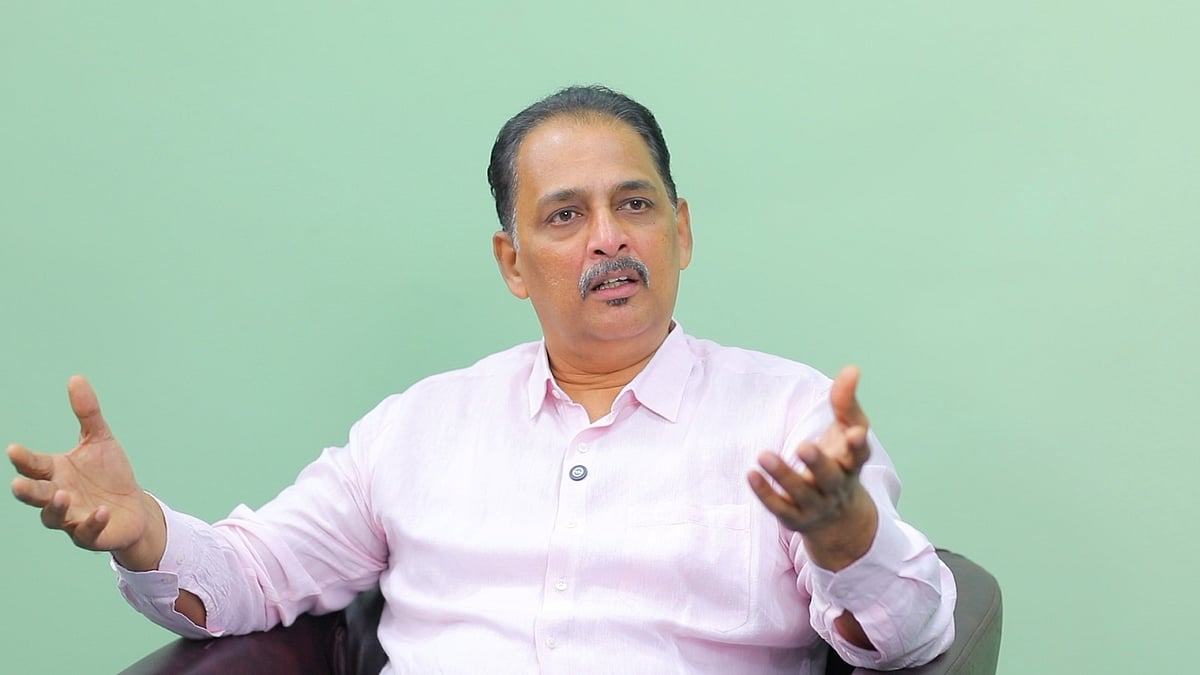 Gold Investment: ட்ரம்ப் போட்ட அதிரடி வரிகள்; இப்போது தங்கத்தில் முதலீடு செய்யலாமா?