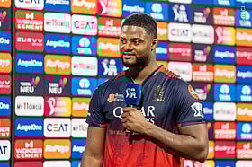 RCB: `தினேஷ் கார்த்திக்தான் எங்களின் பேட்டிங்கை மாற்றினார்!' - ஆட்டநாயகன் ரோமாரியோ ஷெப்பர்ட்