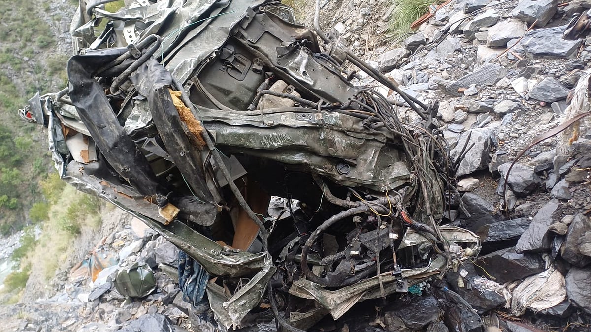 Indian Army: 700 அடி ஆழத்தில் விழுந்த ராணுவ வாகனம்; மூன்று ராணுவ வீரர்கள் மரணம்
