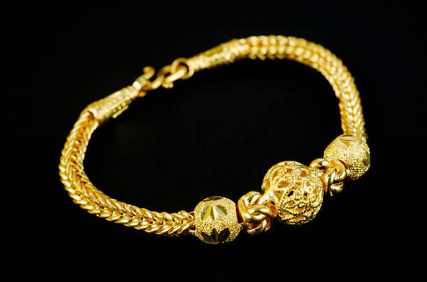 Gold: பதற்றத்தில் இந்தியா - பாக். எல்லை... குறைந்த தங்கம் விலை! - எவ்வளவு தெரியுமா?