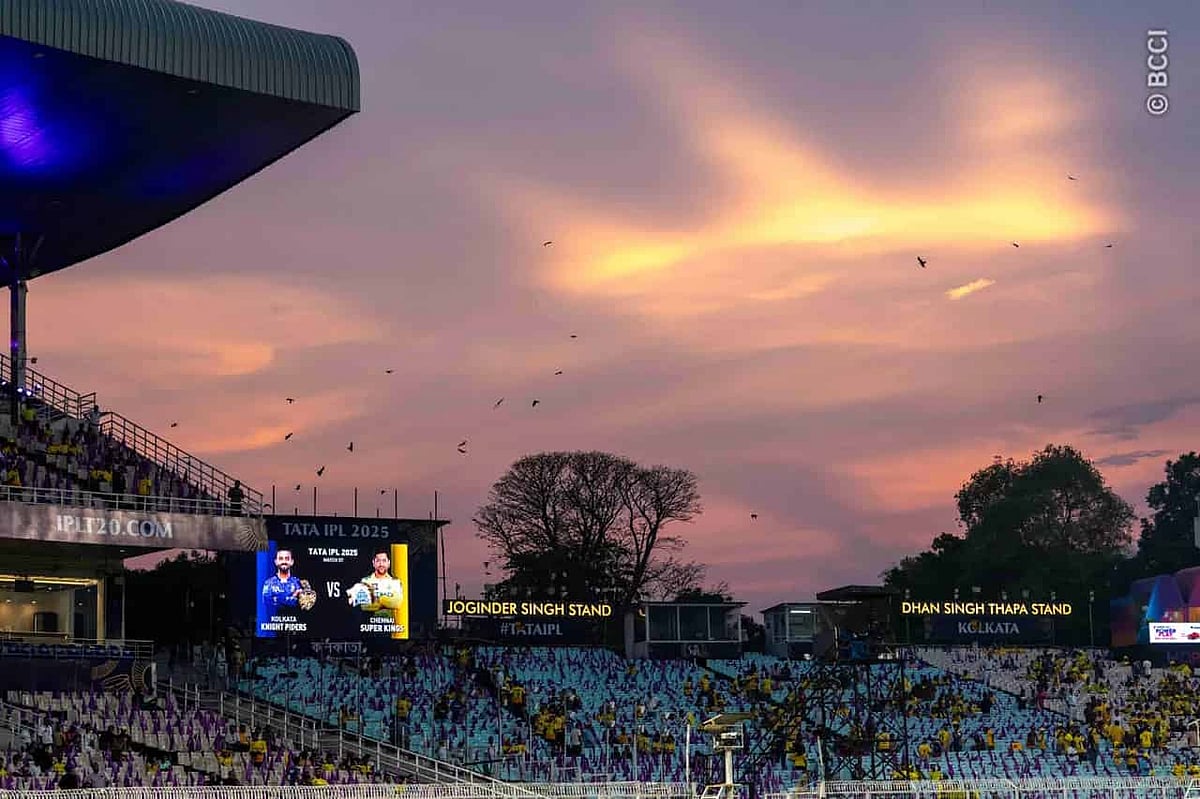 Dhoni : கொல்கத்தாவும் என்னோட சொந்த ஊர்தான்! - ஈடன் கார்டனில் நெகிழ்ந்த தோனி