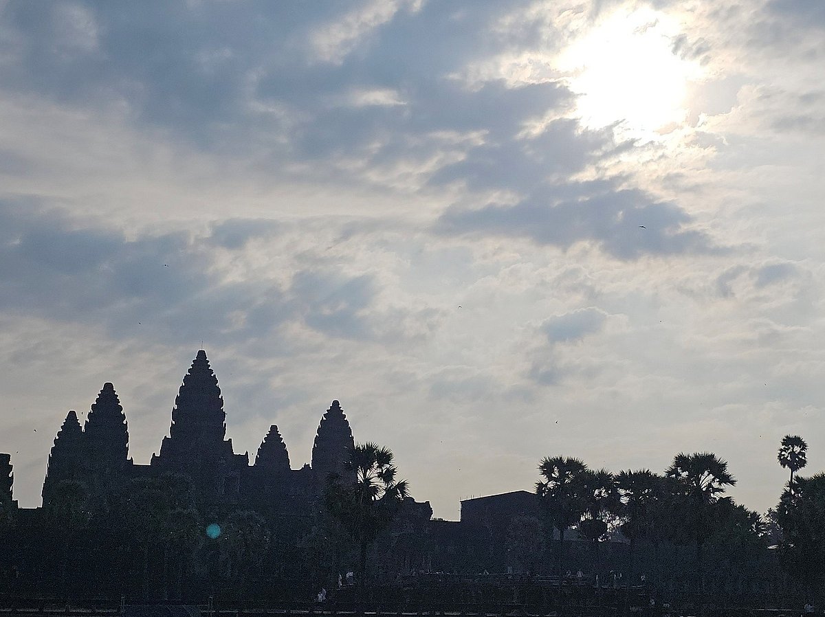 Travel Contest : இடிந்த நிலையில்  கோவில்கள், ஆனாலும் பிரம்மிப்பு! - கம்போடியா கொடுத்த அனுபவம்