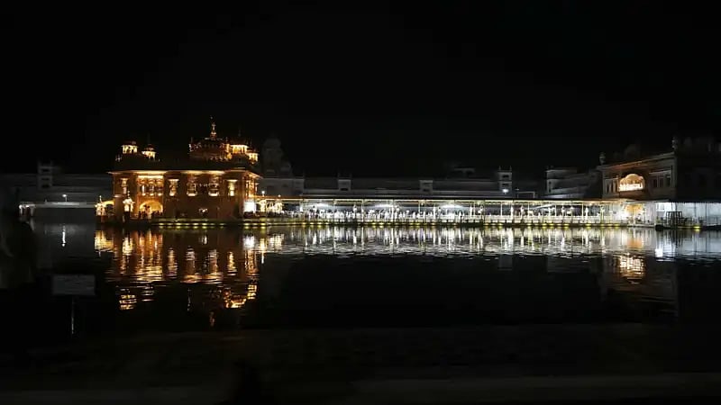3 புறமும் பாகிஸ்தான்; ஒரே சாலை தான் வழி - போர் பதற்றமின்றி இருக்கும் இந்த பஞ்சாப் கிராம மக்கள்!