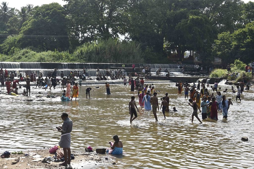 சித்திரை-திருவிழா:-தேனி-வீரபாண்டி-கௌமாரியம்மன்-கோவில்-திருத்தேரோட்டம்-|-Photo-Album