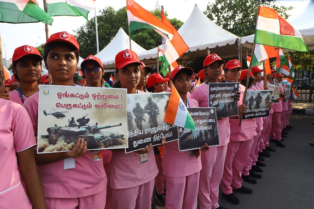 Indian Army: இந்திய ராணுவத்துடன் துணை நிற்போம் - முதல்வர் ஸ்டாலின் தலைமையில் பேரணி | Photo Album