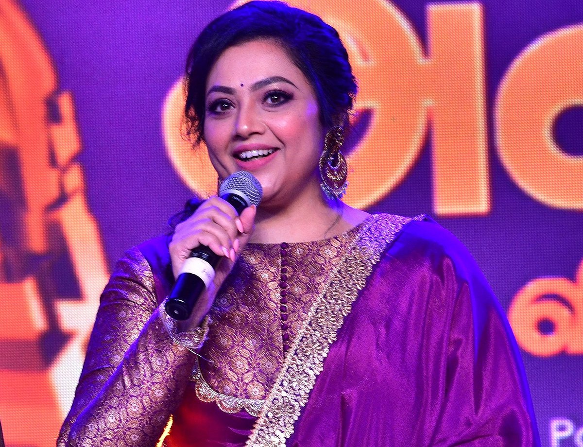 ``எனது எதிர்காலத்தை நம்பிக்கையுடன் வழிநடத்த உதவும்.. - துணை ஜனாதிபதியை சந்தித்த மீனா