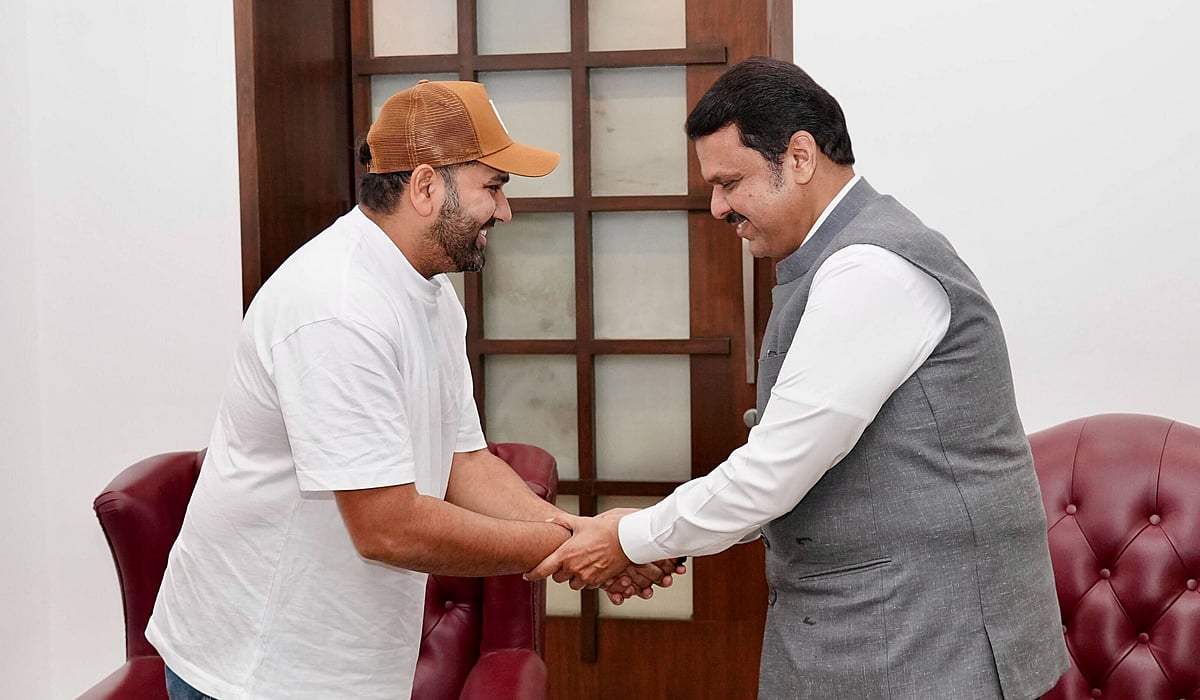 `உங்க அடுத்த அத்தியாயத்திலும் வெற்றிபெற..!’ - ரோஹித் சர்மாவை வீட்டிற்கு அழைத்து வாழ்த்திய பட்னாவிஸ்