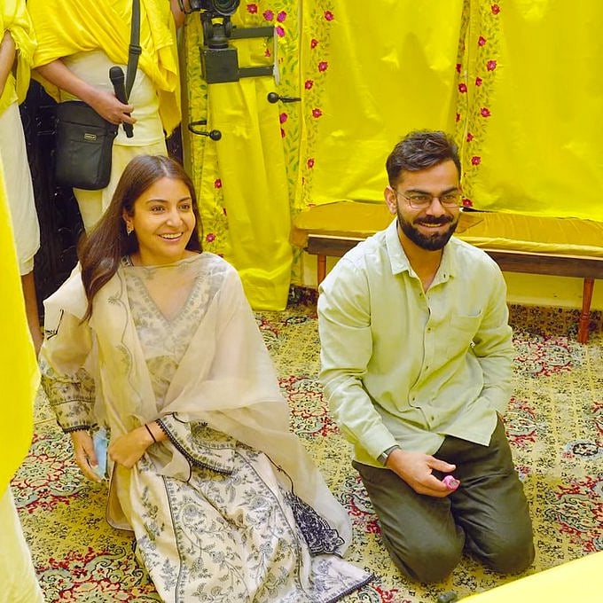Kohli: ஓய்வு அறிவிப்பிற்குப் பிறகு ஆசிரமத்தில் வழிபாடு... வைரலாகும் படங்கள் | Photo Album