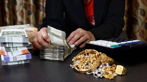 Gold Loan: தங்கம் விலை மட்டுமல்ல, தங்க நகை அடமானக் கடனும் எகிறுதுங்கோ! என்னதான் காரணம்?
