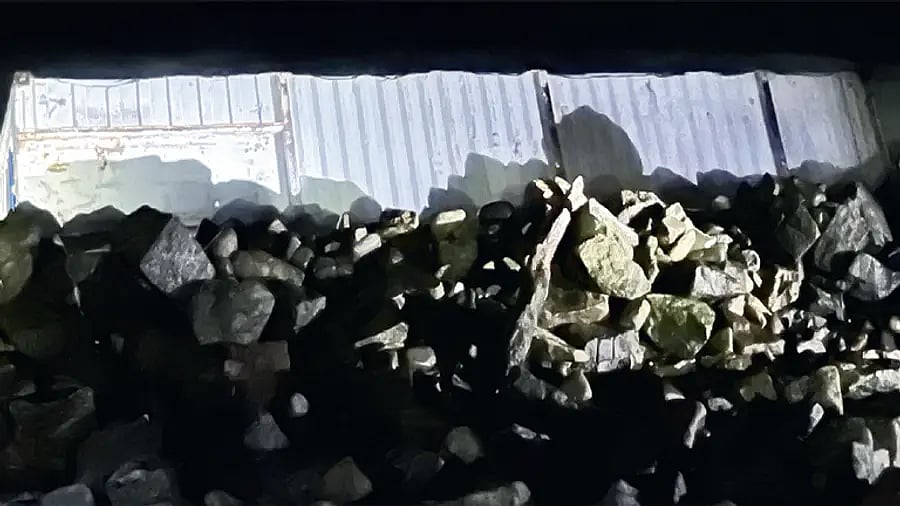 Kochi Ship Accident: கடலில் மூழ்கிய சரக்கு கப்பல்; கரை ஒதுங்கிய கண்டெய்னர்; கடற்படை சொல்வது என்ன?