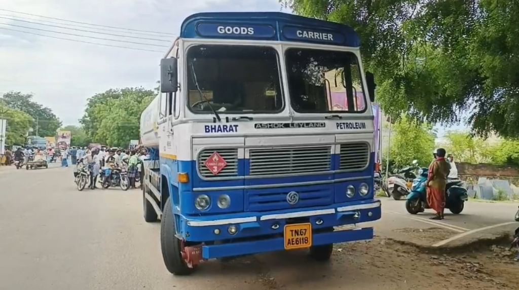 பைம் மீது மோதிய டேங்கர் லாரி