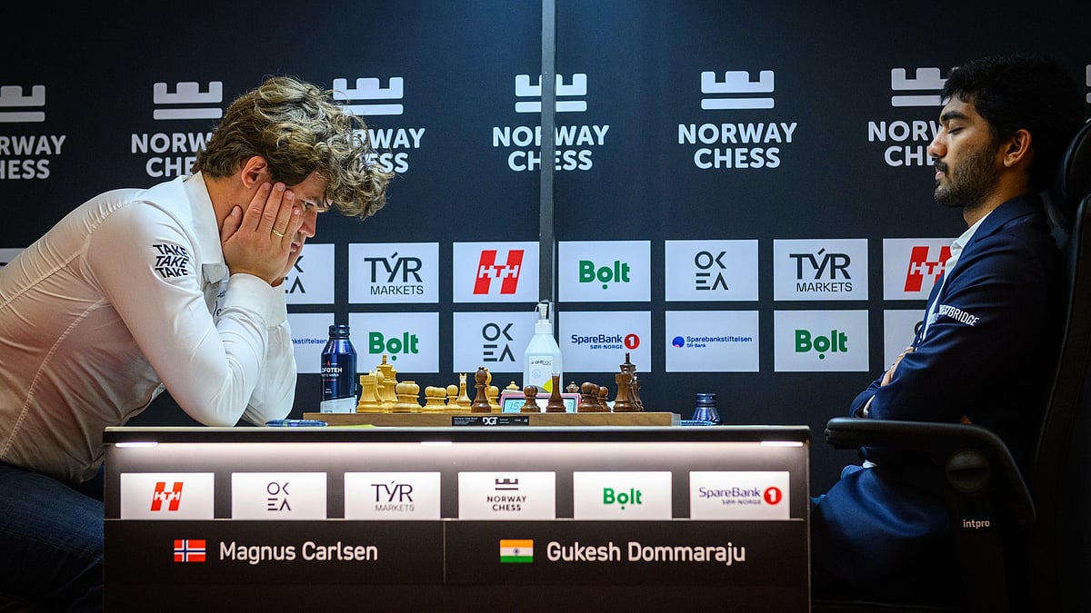 Gukesh vs Magnus Carlsen: குகேஷிடம் முதல்முறையாகத் தோல்வி - ஏமாற்றத்தில் மேஜையில் குத்திய கார்ல்சன்