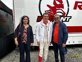 காதல் மன்னனின் திக் திக் தருணம்! - கார் பந்தயத்தை நேரில் பார்க்க குவியும் ரசிகர்கள்| My Vikatan