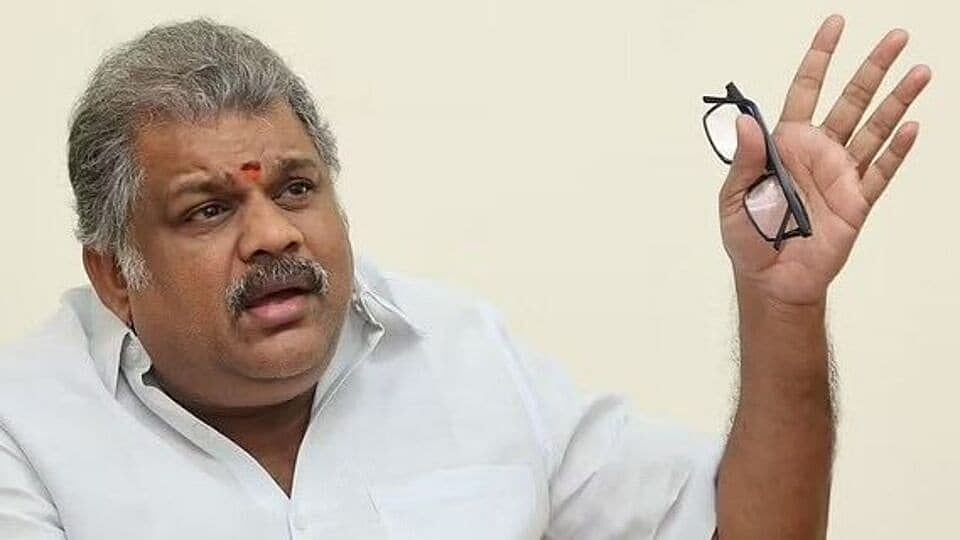 `மேட்டூர் திறக்காததால் கடும் வறட்சி; ஏக்கருக்கு ரூ.25,000 இழப்பீடு வழங்க வேண்டும்! - ஜி.கே.வாசன்