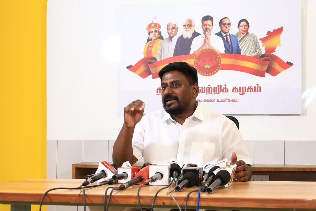 ராஜ் மோகன் - தவெக