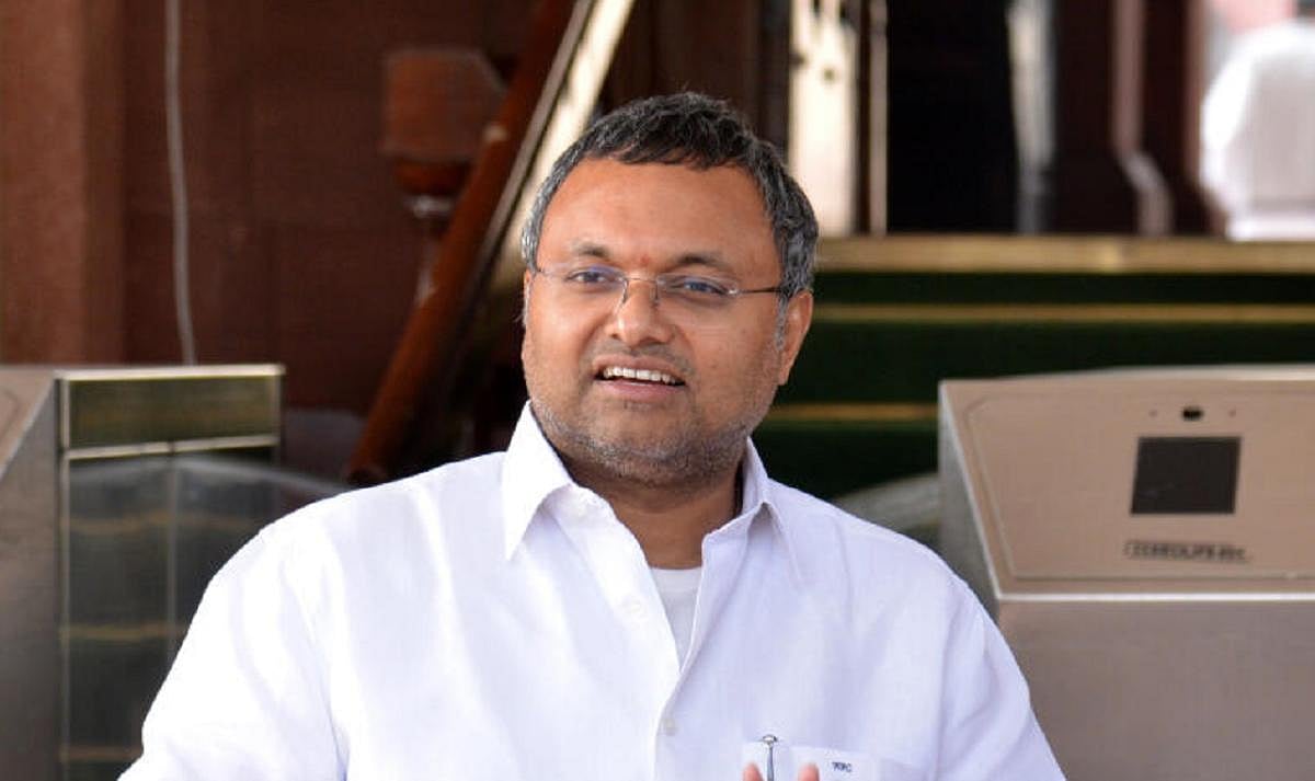 ”நடிகர் விஜய்யை காமராஜருடன் ஒப்பிடுவதா?” – மாணிக்கம் தாகூர் எம்.பி கேள்வி