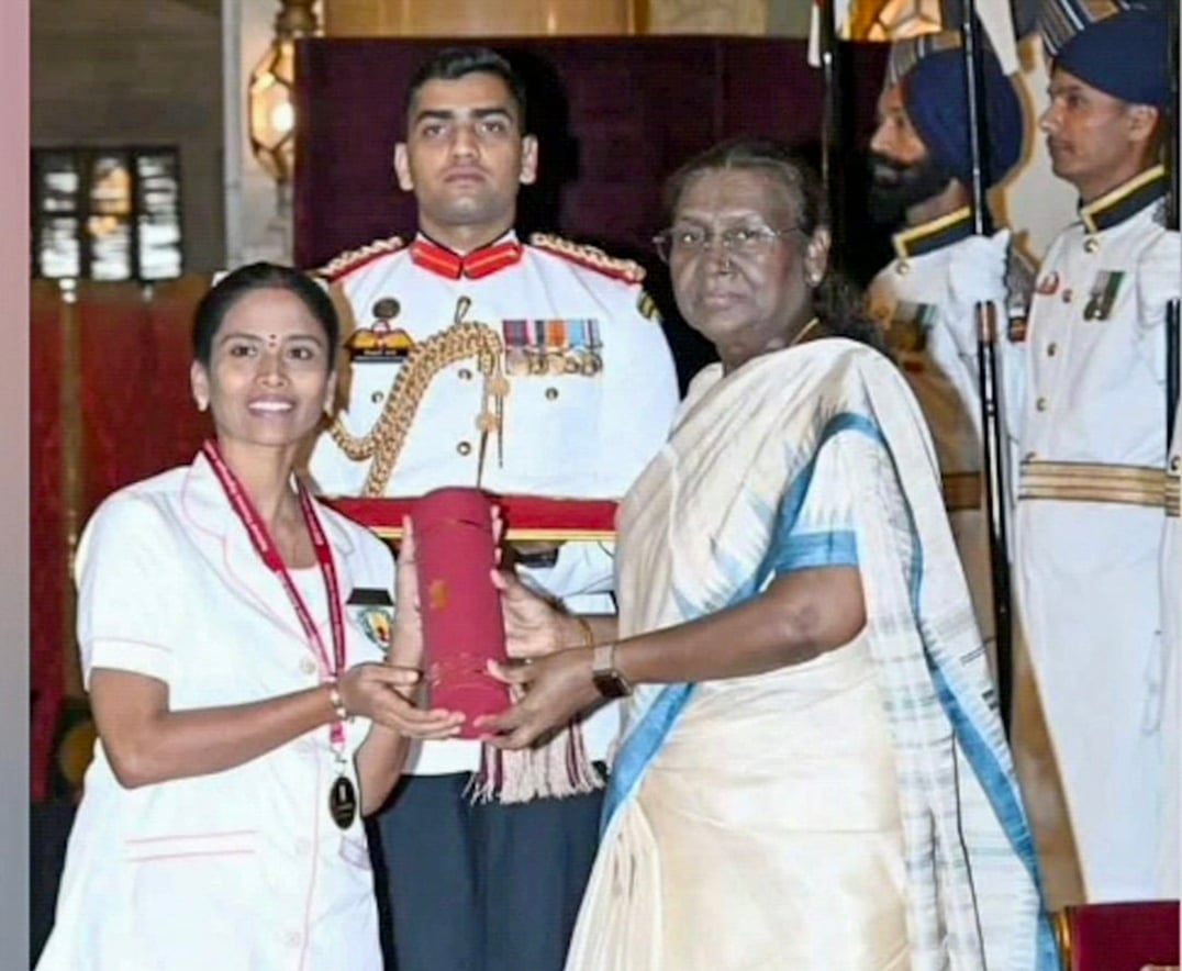``தாயுள்ளத்துடன் பணியாற்றும் செவிலியர்களுக்கும் சமர்ப்பணம் - நைட்டிங்கேல் விருது பெற்ற செவிலியர்