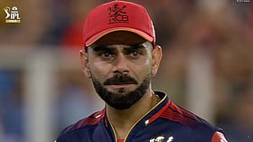 RCB : 'கனவெல்லாம் பலிக்குதே..' - கோலியின் கையில் ஐ.பி.எல் கோப்பை! - கொண்டாடுங்க ரசிகர்களே!