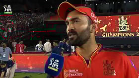 RCB : 'இந்த வெற்றிக்காக 18 ஆண்டுகள் காத்திருந்தனர்' - தினேஷ் கார்த்திக் நெகிழ்ச்சி