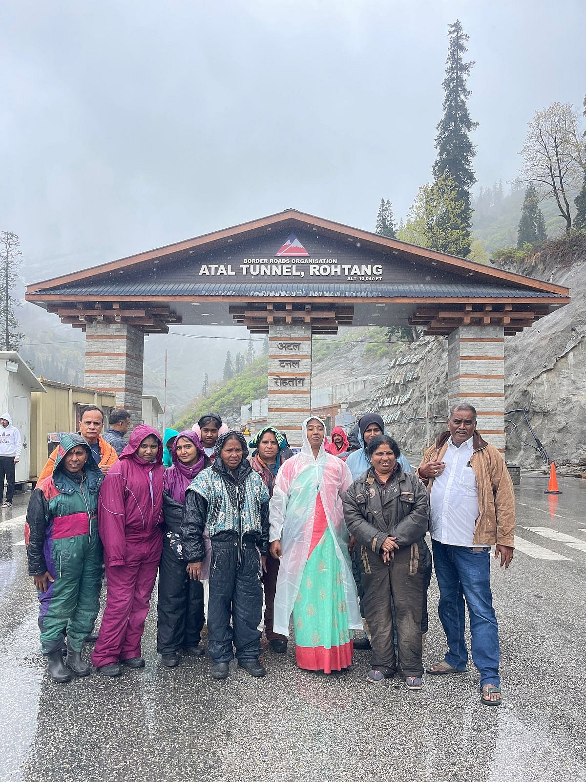 இரண்டு நேரெதிர் உலகை கண்ட வியப்பு! - இமாச்சலின் அடல் சுரங்கப்பாதையில் ஓர் அபூர்வ அனுபவம்