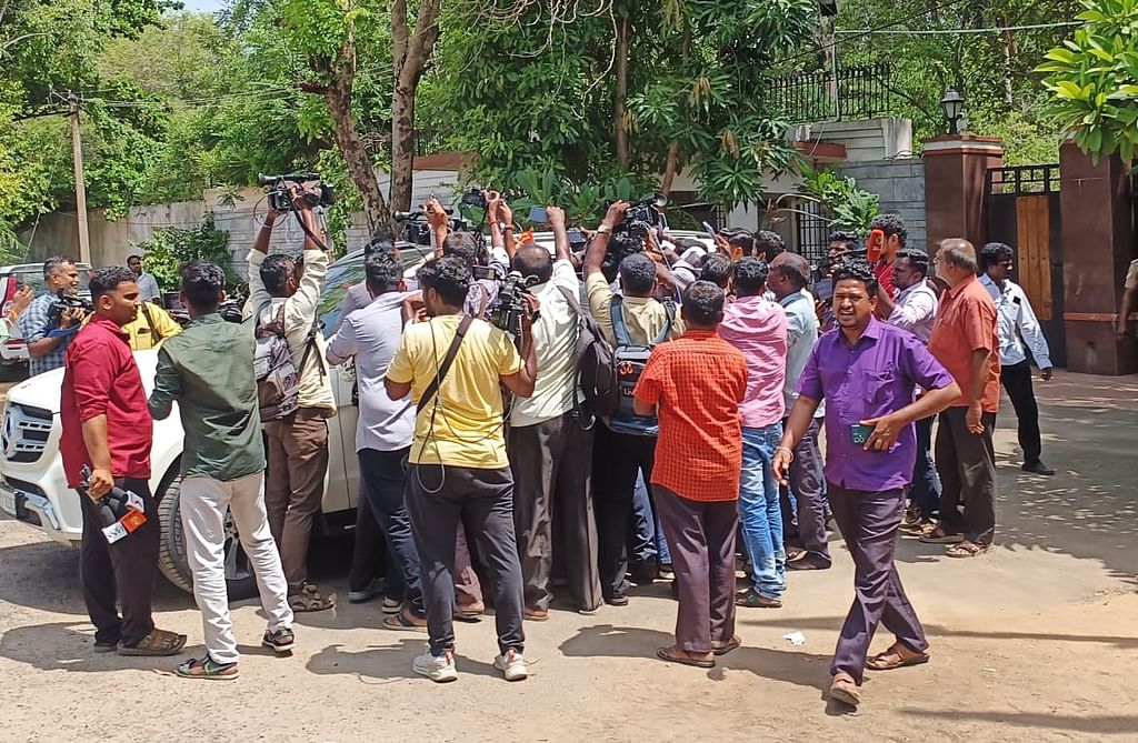 ராமதாஸ் இல்லத்தில் ஆடிட்டர் குருமூர்த்தி