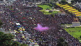 'இதெல்லாம் உங்களுக்கு பெருமையா சிவக்குமாரே? - பெங்களூரு கூட்ட நெரிசலும் நுண் அரசியலும்! - ஓர் அலசல்!