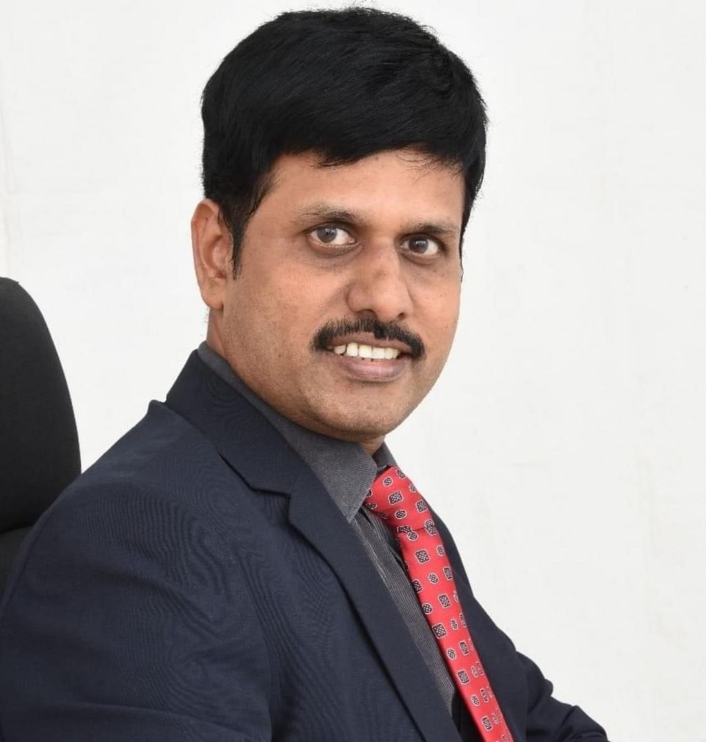 மருத்துவர் சந்திரசேகரன்.