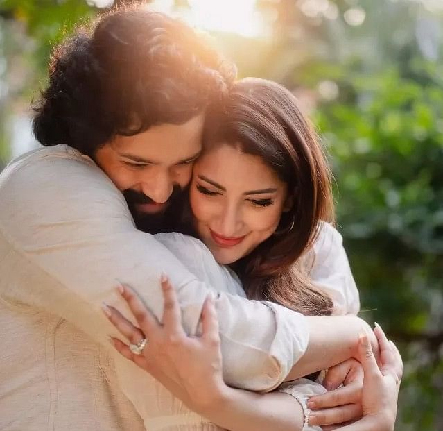 அக்கினேனி - ஜைனப் ரவ்ட்ஜி
