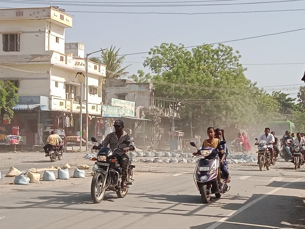 தூத்துக்குடி:-கிடப்பில்-போடப்பட்ட-ரவுண்டானா-பணி;-அச்சத்தில்-மக்கள்...-கண்டுகொள்வார்களா-அதிகாரிகள்?