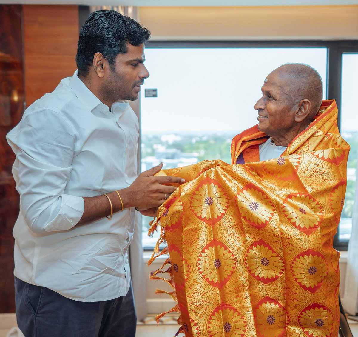 Ilaiyaraja: `மோடி, கலைஞர், ஸ்டாலின் என அனைவரும் அன்பு செலுத்தும் தலைவர் இளையராஜா -அண்ணாமலை புகழாரம்