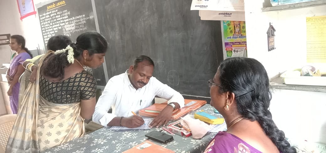 `அரசுப் பள்ளிக்கு என்ன குறைச்சல்? - அரசுப் பள்ளியில் மகளைச் சேர்த்த மாவட்ட நீதிபதி!