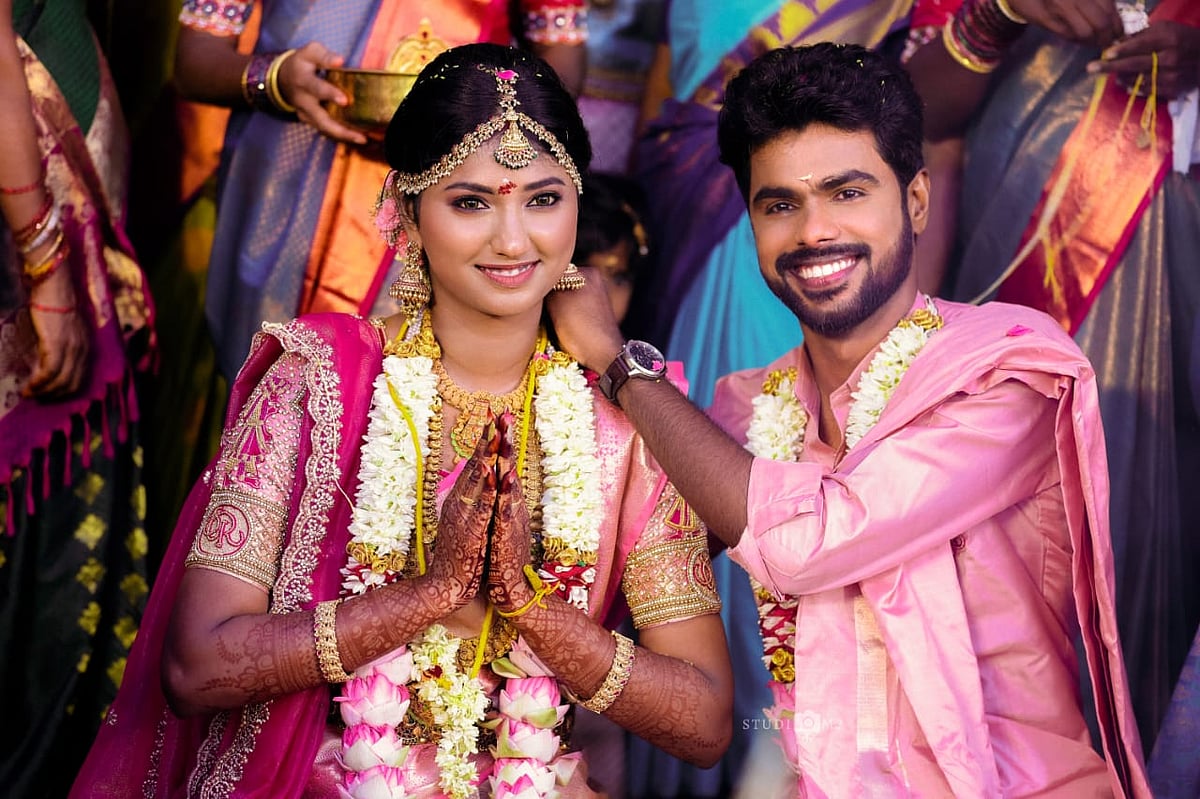 `முன்னாடி, லவ்னு வேற யாரையோ சொன்னானேனு குழம்பாதீங்க..!&rsquo; - காதலியை மணந்த மைக்செட் ஶ்ரீராம்